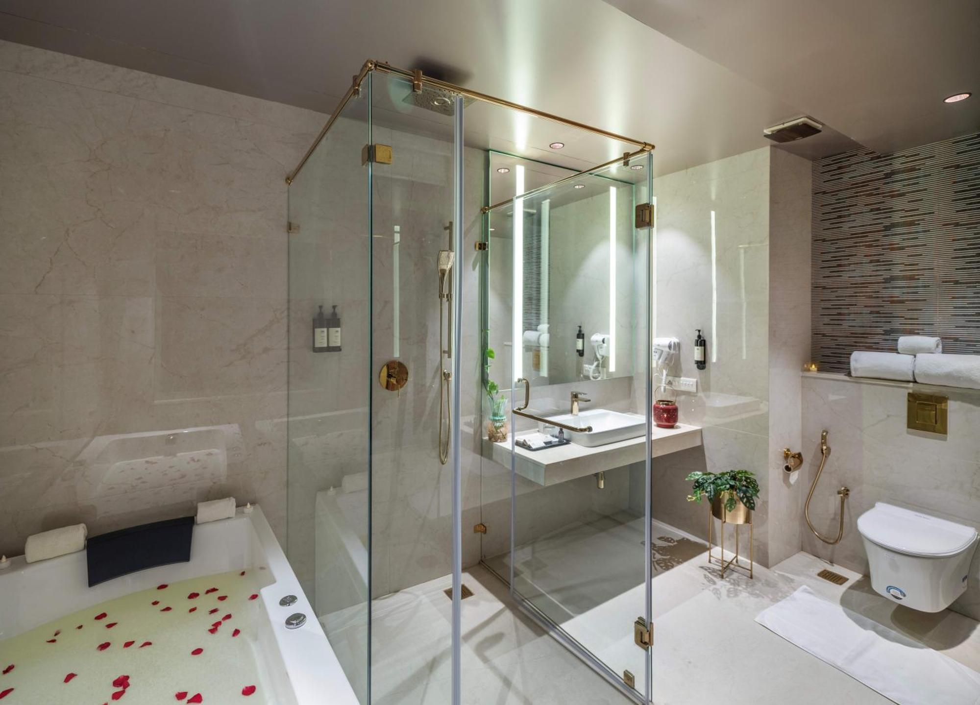 Uday Suites - The Airport Hotel Thiruvananthapuram Εξωτερικό φωτογραφία