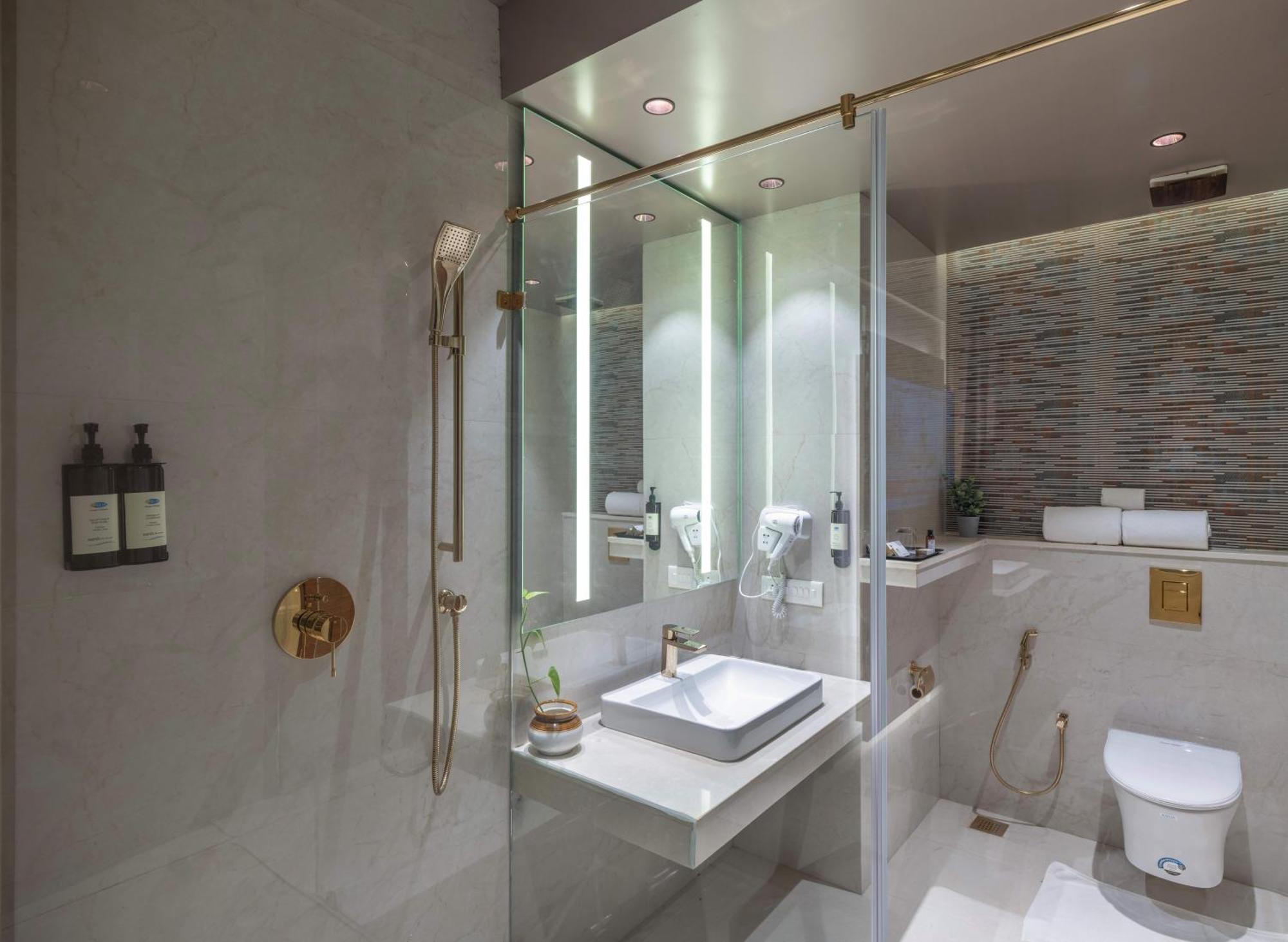 Uday Suites - The Airport Hotel Thiruvananthapuram Εξωτερικό φωτογραφία