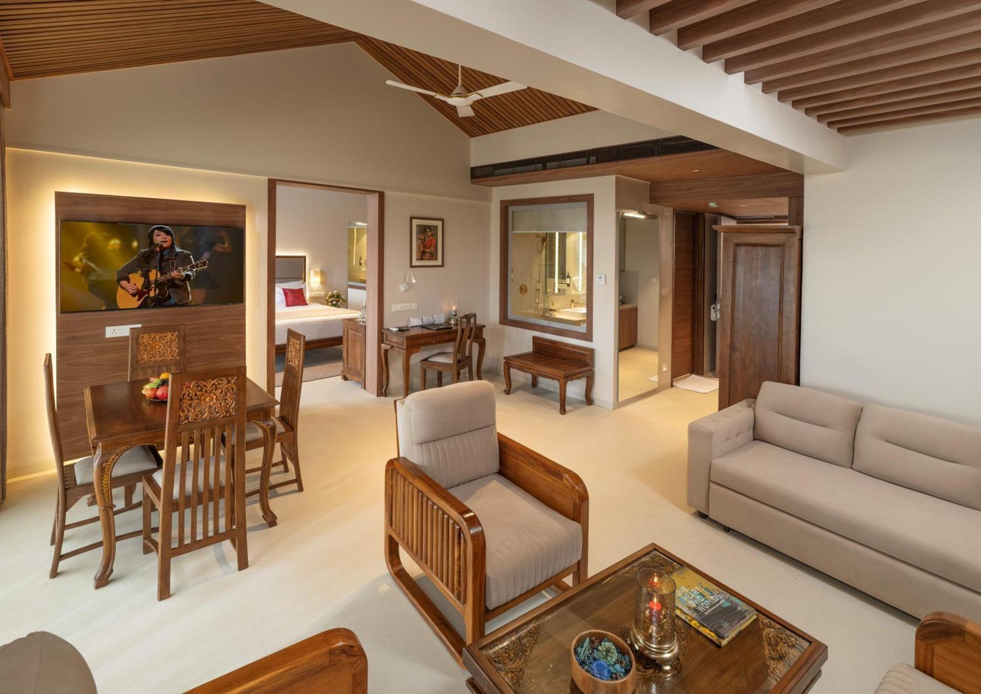 Uday Suites - The Airport Hotel Thiruvananthapuram Εξωτερικό φωτογραφία
