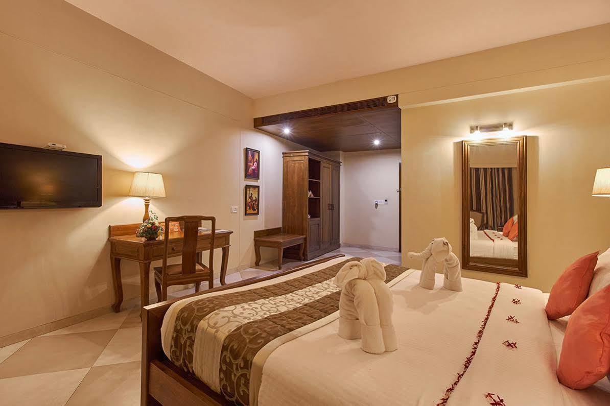 Uday Suites - The Airport Hotel Thiruvananthapuram Εξωτερικό φωτογραφία